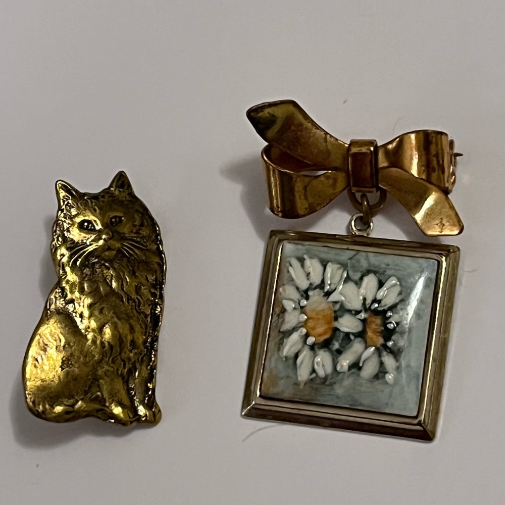 Gold Cat Brooch and Bow Pendant Set